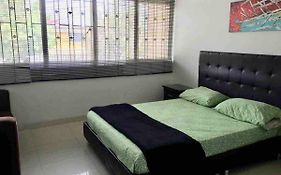 Spacious Studio Central Location (201)